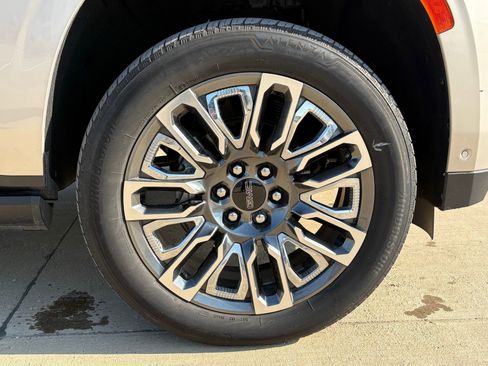 Used 2023 GMC Yukon Denali Ultimate image 10