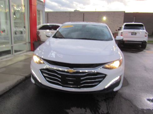 Used 2022 Chevrolet Malibu LT FWD image 3