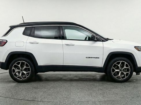 Used 2025 Jeep Compass Limited image 11