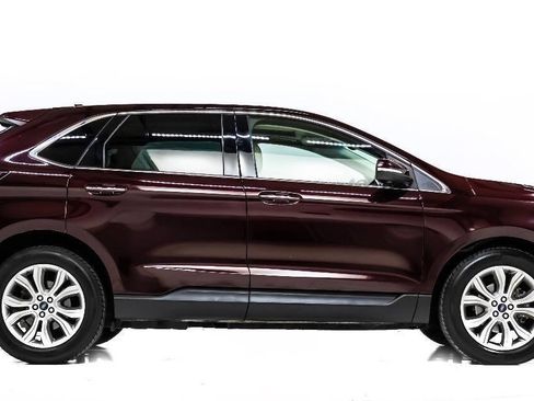 Used 2019 Ford Edge Titanium w/ Equipment Group 301A FWD image 5