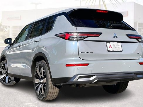 New 2026 Mitsubishi Outlander SE image 3