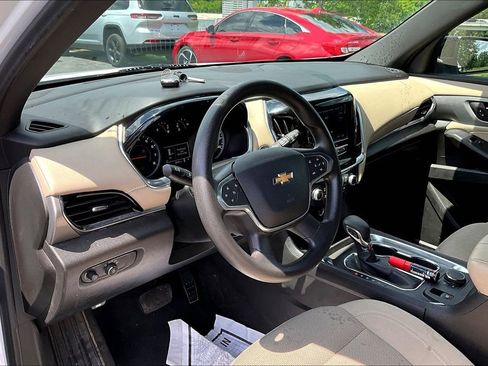 Used 2022 Chevrolet Traverse LS FWD image 5