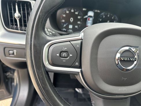 Used 2018 Volvo XC60 T5 Momentum w/ Convenience Package AWD/4WD image 33