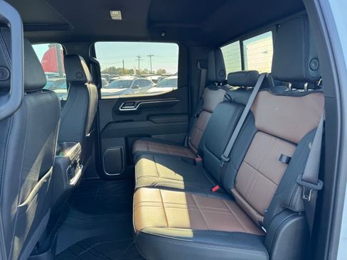 New 2026 Chevrolet Silverado 1500 High Country AWD/4WD image 9