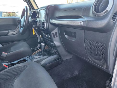 Used 2017 Jeep Wrangler Unlimited Sport image 41
