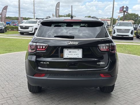 Used 2024 Jeep Compass Latitude AWD/4WD image 5