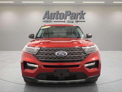 Used 2023 Ford Explorer XLT w/ Equipment Group 202A AWD/4WD image 4