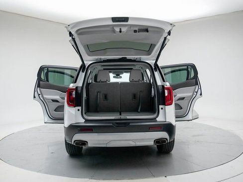 Used 2023 GMC Acadia SLT w/ Preferred Package image 20