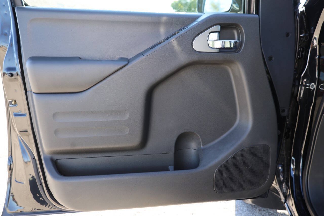 Used 2018 Nissan Frontier PRO-4X AWD/4WD image 12