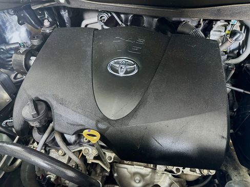 Used 2018 Toyota Sienna Limited image 34