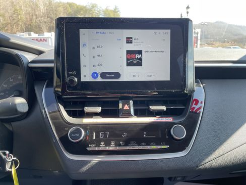 Used 2025 Toyota Corolla LE image 13