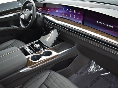 Certified 2026 Cadillac Escalade Platinum Sport w/ LPO, ONYX Package image 38