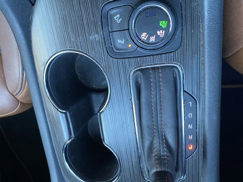 Used 2019 GMC Acadia SLT image 30