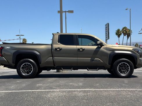 Used 2025 Toyota Tacoma TRD Off-Road w/ TRD Off Road Upgrade Package AWD/4WD image 3