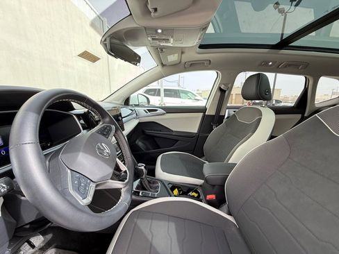 Used 2025 Volkswagen Taos SE image 5