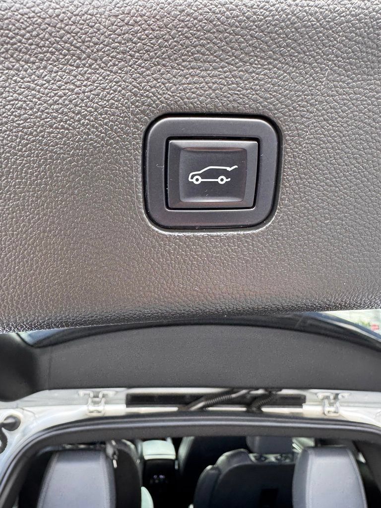 Used 2022 Buick Enclave Essence w/ Sport Touring Edition AWD/4WD image 18