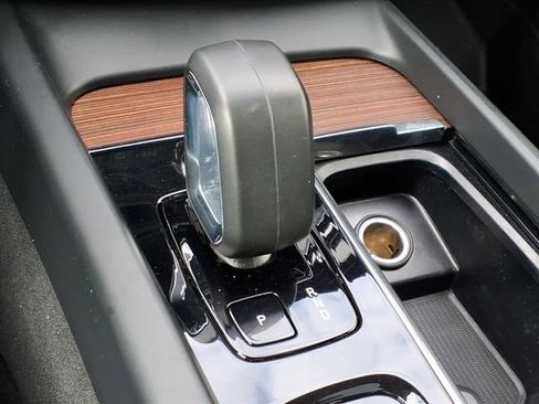 Used 2024 Volvo XC60 B5 Plus AWD/4WD image 27