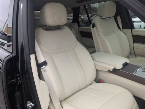 Certified 2025 Land Rover Range Rover SE image 26