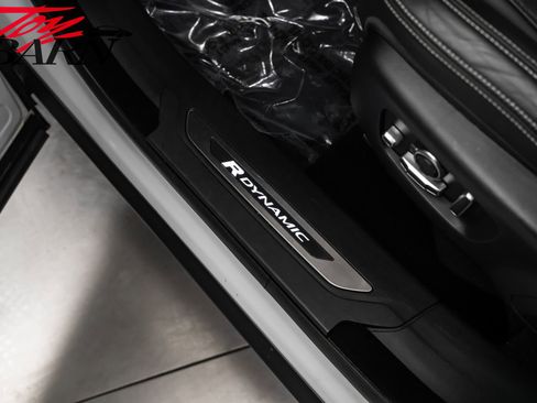 Used 2018 Land Rover Range Rover Velar R-Dynamic HSE image 25