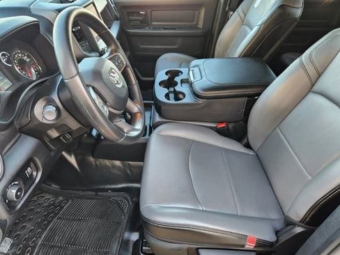 Used 2024 RAM 2500 Tradesman w/ Chrome Appearance Group image 12