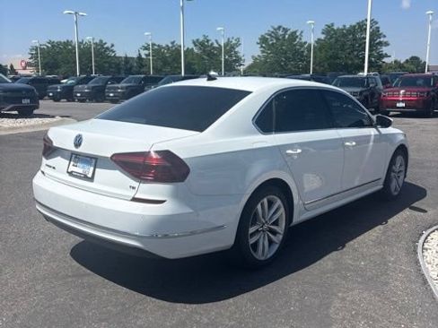 Used 2017 Volkswagen Passat 1.8T SEL Premium FWD image 3
