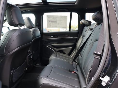 New 2025 Jeep Grand Cherokee Limited 4xe image 31