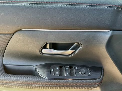 Used 2025 Nissan Kicks SR FWD image 9