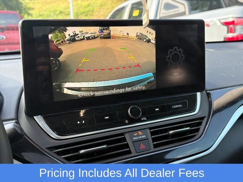 Used 2023 Nissan Altima 2.5 SR w/ SR Premium Package AWD/4WD image 9