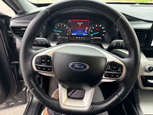 Used 2023 Ford Explorer XLT AWD/4WD image 18