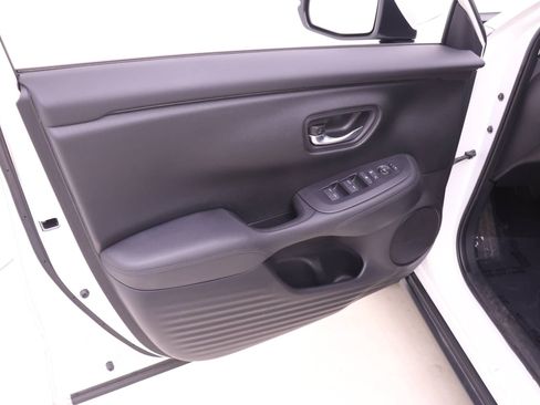 Used 2024 Honda HR-V LX image 10