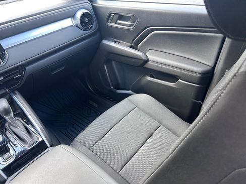 Used 2024 Chevrolet Colorado LT w/ LT Convenience Package image 18