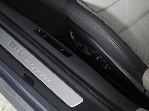 Certified 2025 Porsche 911 Carrera image 24