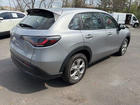 Used 2023 Honda HR-V LX image 9