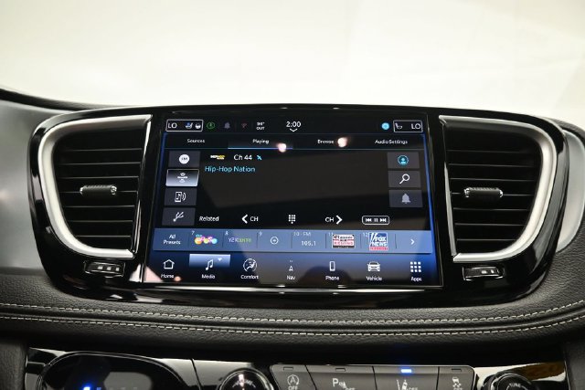 Used 2025 Chrysler Pacifica Limited FWD image 14