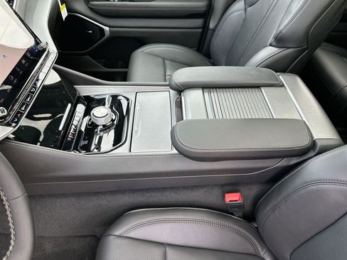 New 2026 Jeep Grand Wagoneer L Limited AWD/4WD image 21