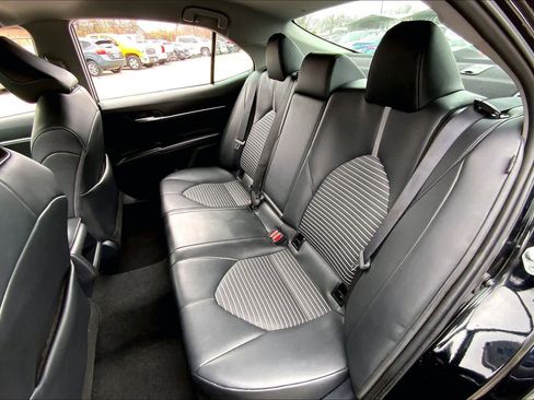 Used 2024 Toyota Camry SE image 19