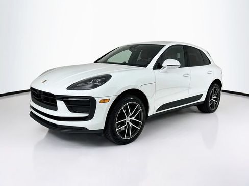 Certified 2025 Porsche Macan AWD/4WD image 1