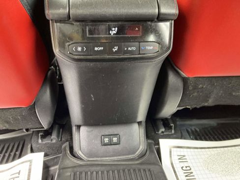 Used 2021 Toyota Highlander XSE AWD/4WD image 19