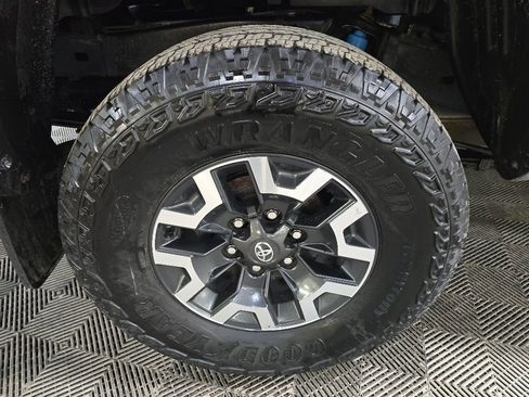 Used 2023 Toyota Tacoma TRD Off-Road w/ Technology Package AWD/4WD image 13