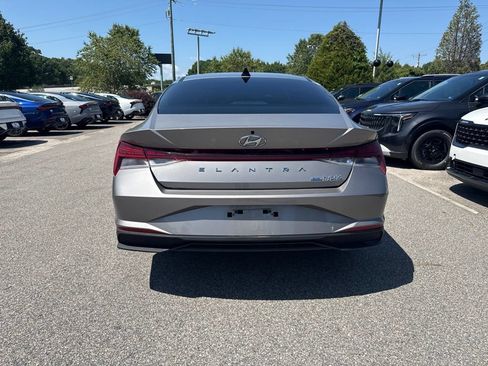 Used 2021 Hyundai Elantra Blue FWD image 4