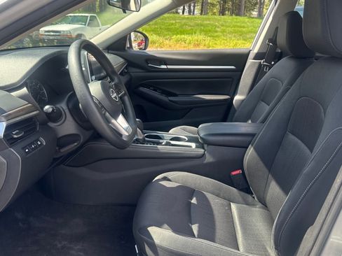 Used 2023 Nissan Altima 2.5 SV image 9