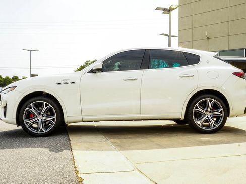 Used 2022 Maserati Levante GT AWD/4WD image 9