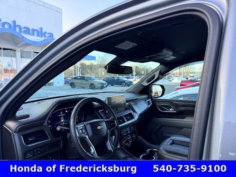 Used 2022 Chevrolet Suburban LT w/ Luxury Package image 35