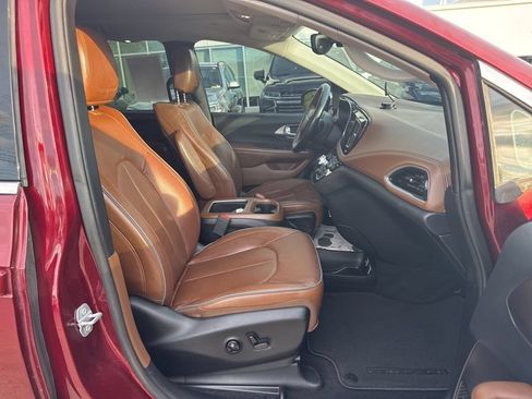 Used 2017 Chrysler Pacifica Limited FWD image 18