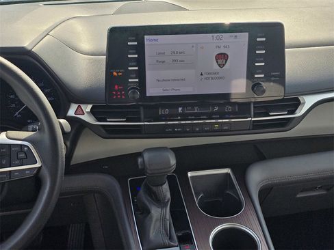 Used 2021 Toyota Sienna LE image 16