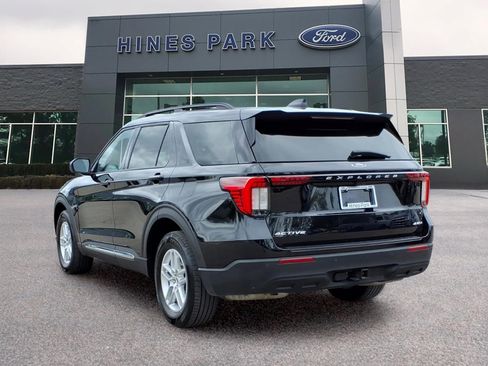 Used 2025 Ford Explorer Active AWD/4WD image 5