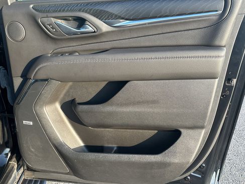 Used 2024 GMC Yukon XL Denali RWD image 32