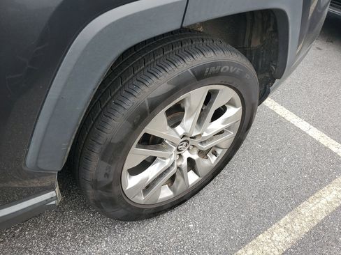 Used 2020 Toyota RAV4 XLE Premium image 7