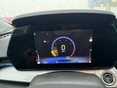 Used 2025 Chevrolet Trax LT w/ LT Convenience Package image 18