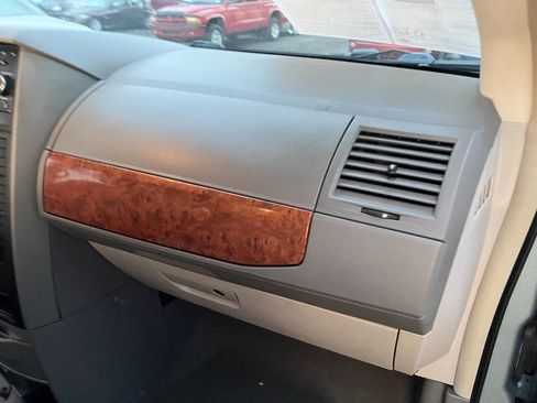 Used 2008 Chrysler Town & Country LX image 34